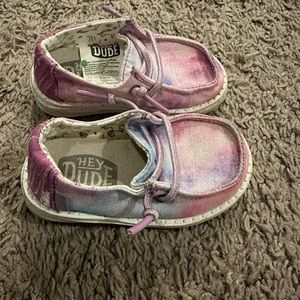 The cutest baby girl toddler HEY DUDE shoes hey dudes sz K 5 pink